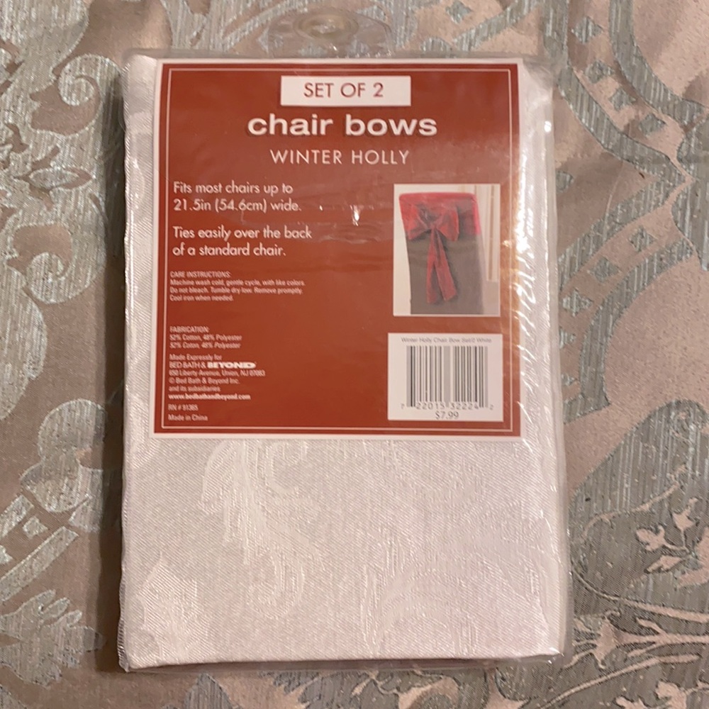 NWT 2 pack of Winter Holly White chair Bows